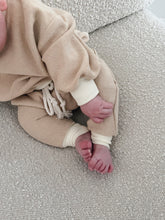 Load image into Gallery viewer, Heritage Reverse French Terry Pants - Buff
