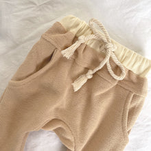 Load image into Gallery viewer, Heritage Reverse French Terry Pants - Buff
