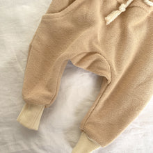 Load image into Gallery viewer, Heritage Reverse French Terry Pants - Buff
